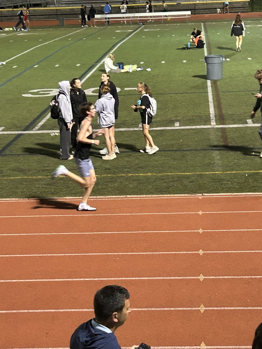 jakemooney09's tweet photo. Closed out my freshman track season with a trip up to Pennsylvania for the 19th annual John Hay Pennsylvania Distance Festival and ran a new personal best of ⏱️ 16:11.98 for the 5k https://t.co/lmBhOjSVol