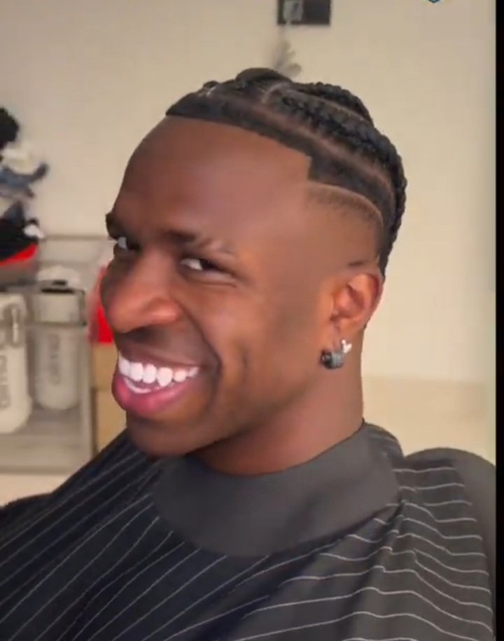 NerriCancelado's tweet photo. Este peinado le queda bien al 99,99% de los negros.

Vinicius es el 0,01% https://t.co/SNdYA2LSx6