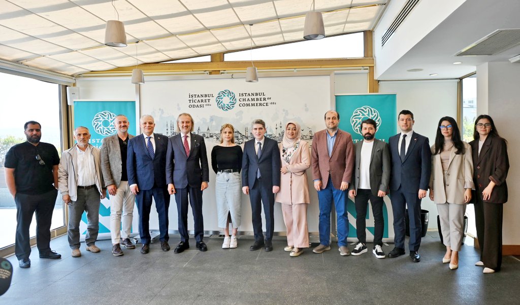 İstanbul Ticaret Odası Basım Yayın Meslek Komitesi'nin düzenlediği çalışma toplantısında, matbaacılık sektörünün güncel sorunları ve çözüm önerileri ele alındı.

Toplantıya, İTO Meclis Başkanı ve Basım Yayın Meslek Komitesi Üyesi Dr. Erhan Erken başkanlık etti. İTO Yönetim Kurulu