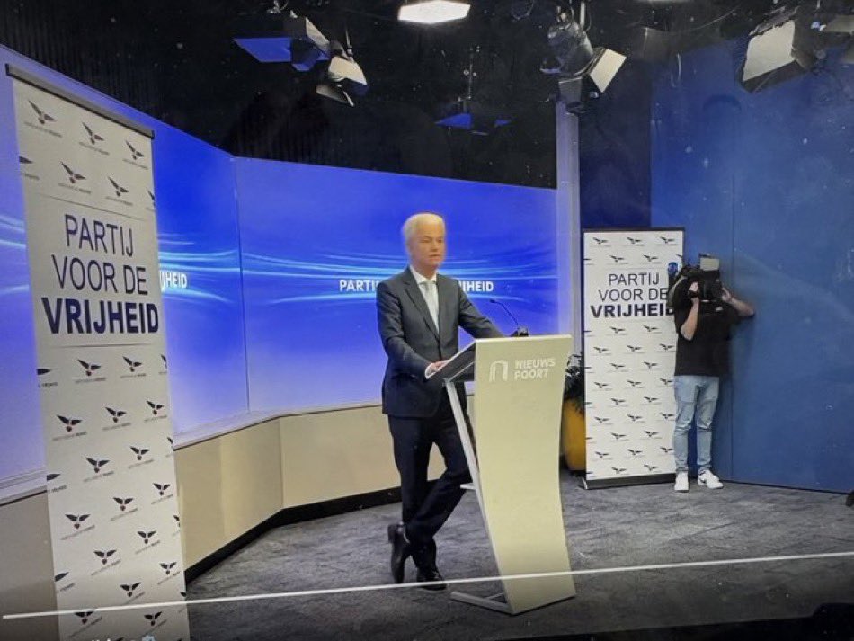 Reminder:
Nederland heeft geen asielprobleem. Nederland heeft een #PVV-probleem.

Stuur de haatzaaier #Wilders weg.