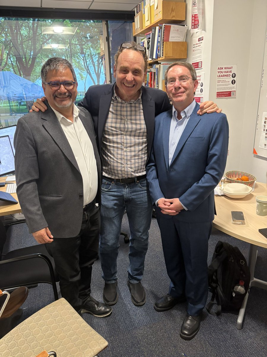 GonzaloCHavezA's tweet image. En la Escuela de Producción y Competitividad ePCUCB apostamos por la coInteligencia: IA + inteligencia humana con valores. Desde Harvard, exploramos cómo educar en un mundo donde las máquinas piensan, pero los humanos deben seguir teniendo propósito. #IA #Educación #ePCUCB