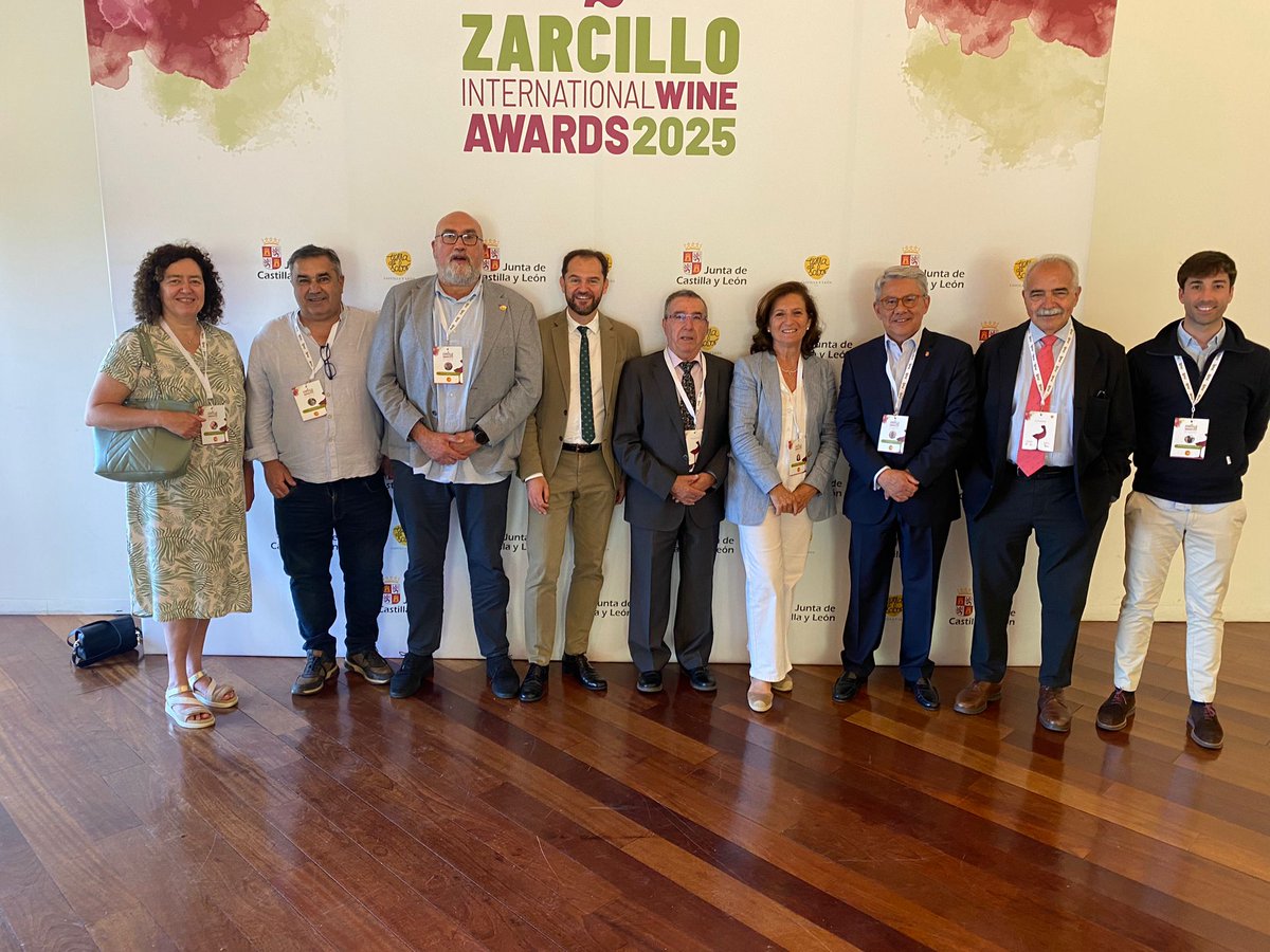 FEAE_Enologos's tweet photo. 📢 Miembros de la Federación Española de Enología que participan como jurado en la XX edición de los Zarcillo International Wine Awards 🍷
#PremiosZarcillo #Enología #CataDeVinos #Vino #PanelDeCata #PasiónPorElVino @jcyl https://t.co/x7LasZcSBd
