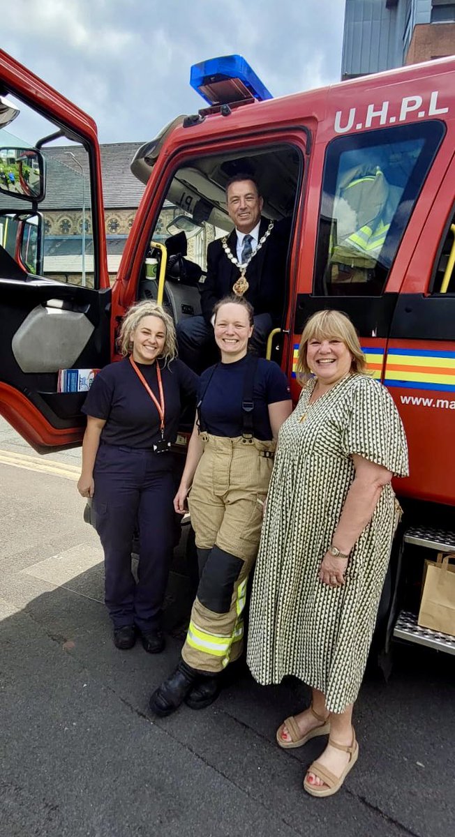 This morning I represented the Mayor of Bolton, as Deputy Mayor,  and attended Bolton Lads and Girls Club who were holding their “Community Day”, where hundreds turned out. 

There were lots of different activities available for the children and young people and their families to