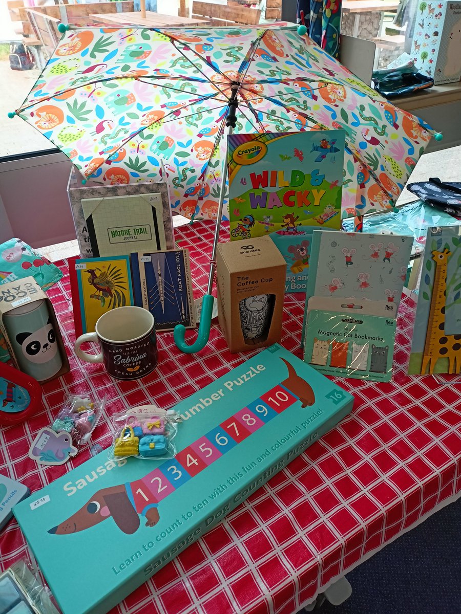 EwellLib's tweet image. Enjoy half term in style with our AMAZING sale stock! ๐๐
Have fun with activity books, puzzles, & colouring pencils.
Check out our stationery selection, pencil cases, & drinks bottles to make a statement going back to school. ๐โ๏ธ