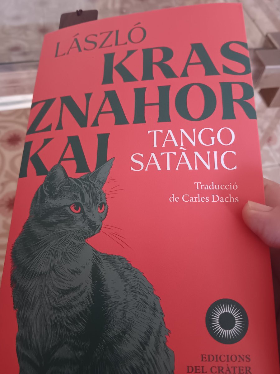 Tango satànic,un malson lent i fascinant. Recomanable als qui us agradin les històries no convencionals -en la forma i en el fons- <a href="/CraterEdicions/">Cràter</a>