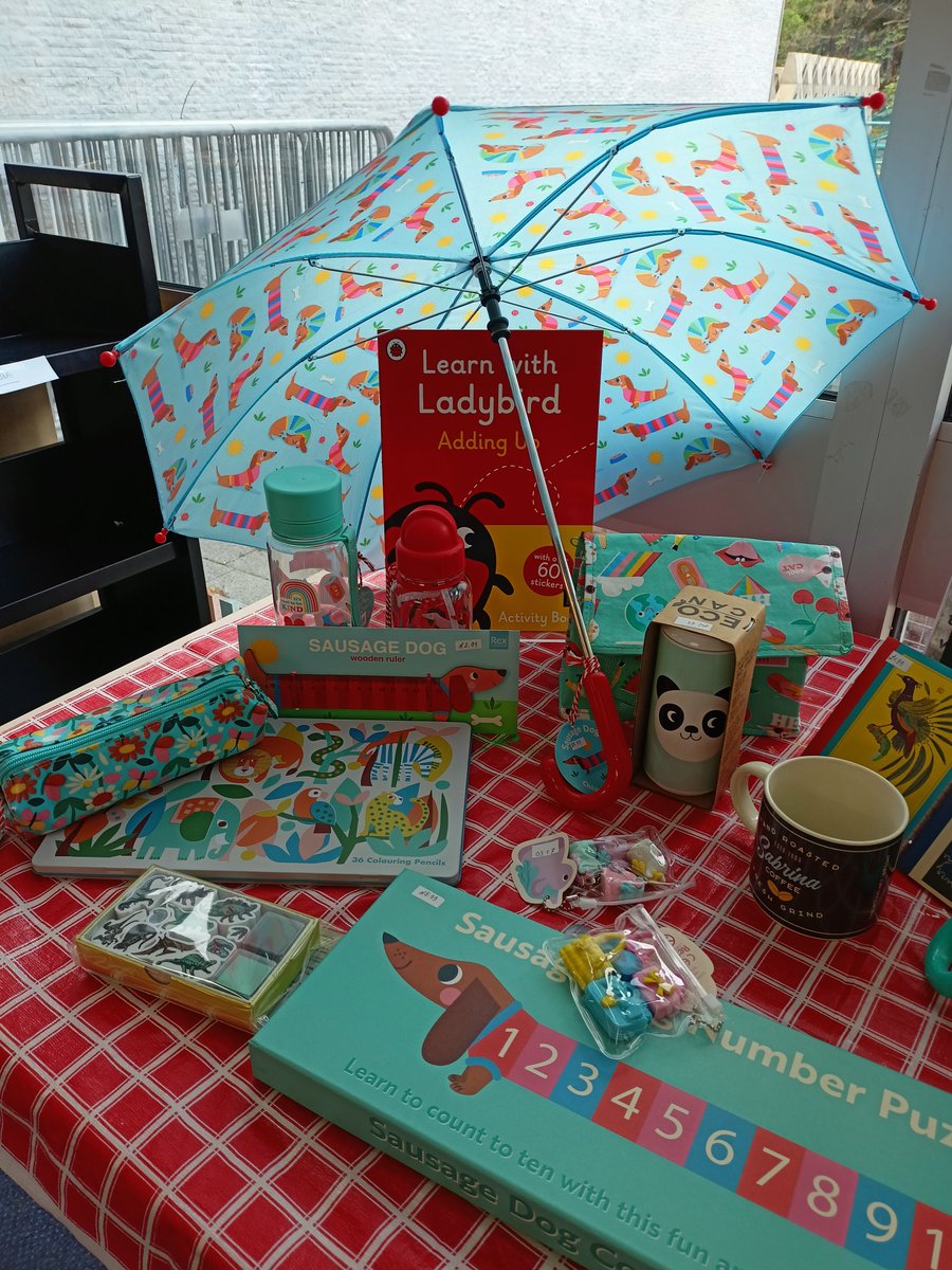 EwellLib's tweet image. Enjoy half term in style with our AMAZING sale stock! ๐๐
Have fun with activity books, puzzles, & colouring pencils.
Check out our stationery selection, pencil cases, & drinks bottles to make a statement going back to school. ๐โ๏ธ