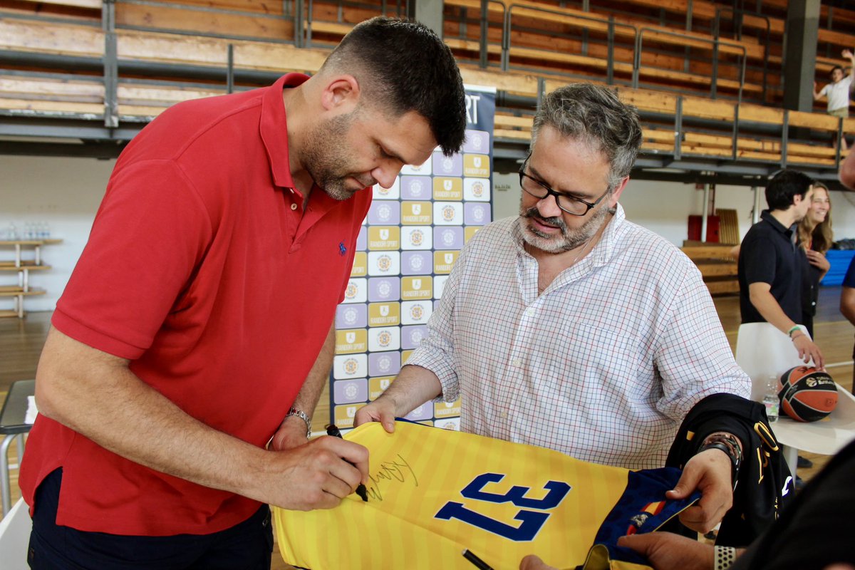 📣 Presentación del Campus <a href="/9FelipeReyes/">Felipe Reyes</a> 2️⃣0️⃣2️⃣5️⃣ 

🏀 Visitamos el colegio <a href="/lsmaravillas/">Colegio La Salle Maravillas</a>, sede histórica de <a href="/RMBaloncesto/">Real Madrid Basket</a> <a href="/LeyendasRMB/">Leyendas Blancas</a> y de nuestro campus.

➕ Info e inscripciones en randori.es

 🤝 Colabora: <a href="/Fun_Realmadrid/">Fundación Real Madrid</a> <a href="/basketlover/">Endesa Basket Lover</a> <a href="/DeportesECM/">DeportesECM</a>