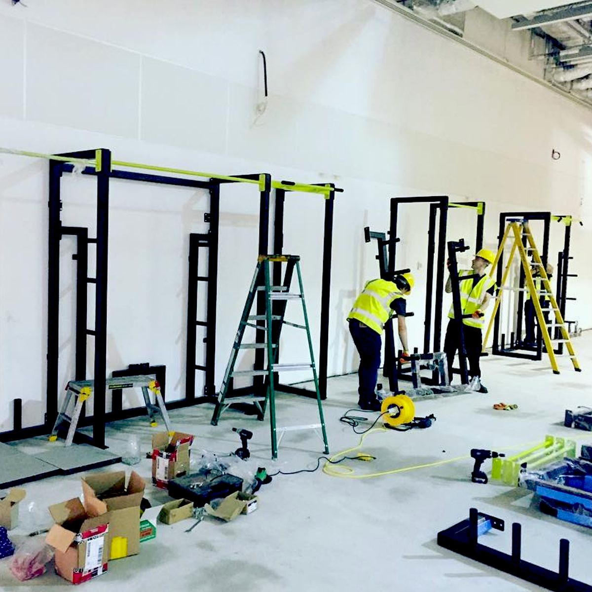 PullumGymKit's tweet image. Throwing it back to install day..
Black and lime vibes still looking sharp - what colour combo would you pick?

#WaybackWednesday #GymEquipment #CustomKit #University #Manufacturing #Throwback #Birmingham #GymGoals