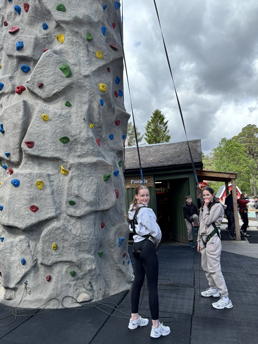 BathgateARK's tweet image. Pupils are loving life on day 1 of our ARK reward trip to Landmark! 🌳 Some action shots! 📷 @BathAcadNews