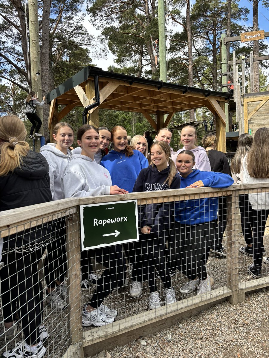 BathgateARK's tweet image. Pupils are loving life on day 1 of our ARK reward trip to Landmark! 🌳 Some action shots! 📷 @BathAcadNews