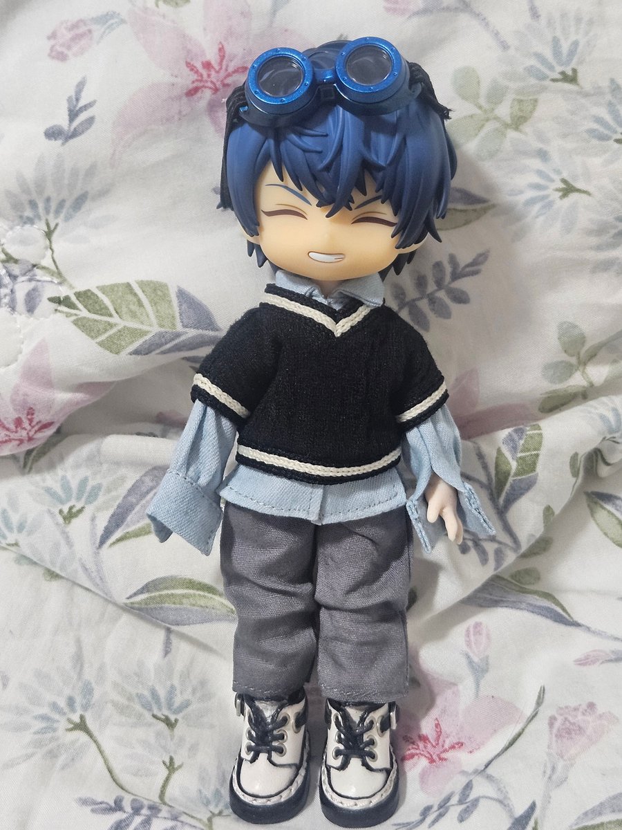 드디어 오비츠 바디를 사서 겨우겨우 완성시킨 탐결사님!
탐결사님을 너무너무 좋아하는 트친 선물할거임. 파란 고글에 얼굴파츠도 너무 딱이라 뿌듯ㅎㅎㅎ
옷은 절대 비투샵님의 옷을 입혀야겠다고 생각했는데 기절할만큼 잘 어울린당ㅎㅎ

아트가 아니라 죄송합니다
#B2SHOP #비투샵 #woohyun_art