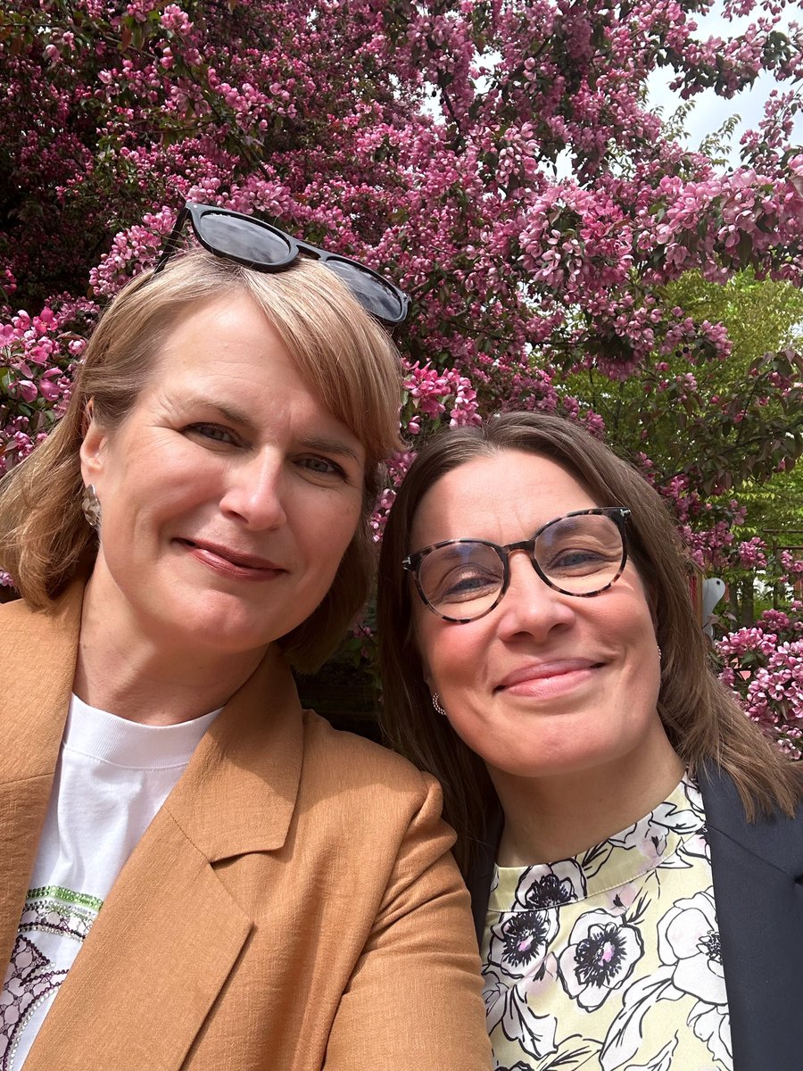 Tänään päivä yhteistä vaikuttamistyötä kesäisessä Helsingissä Kuopion ja Savon saavutettavuuden puolesta w/<a href="/KaijaSavolaine/">Kaija Savolainen</a>. Hommaa riittää mutta niin riittää energiaakin. 

Yhteistyössä Kuopion kaupunki &amp; Kuopion alueen kauppakamari.