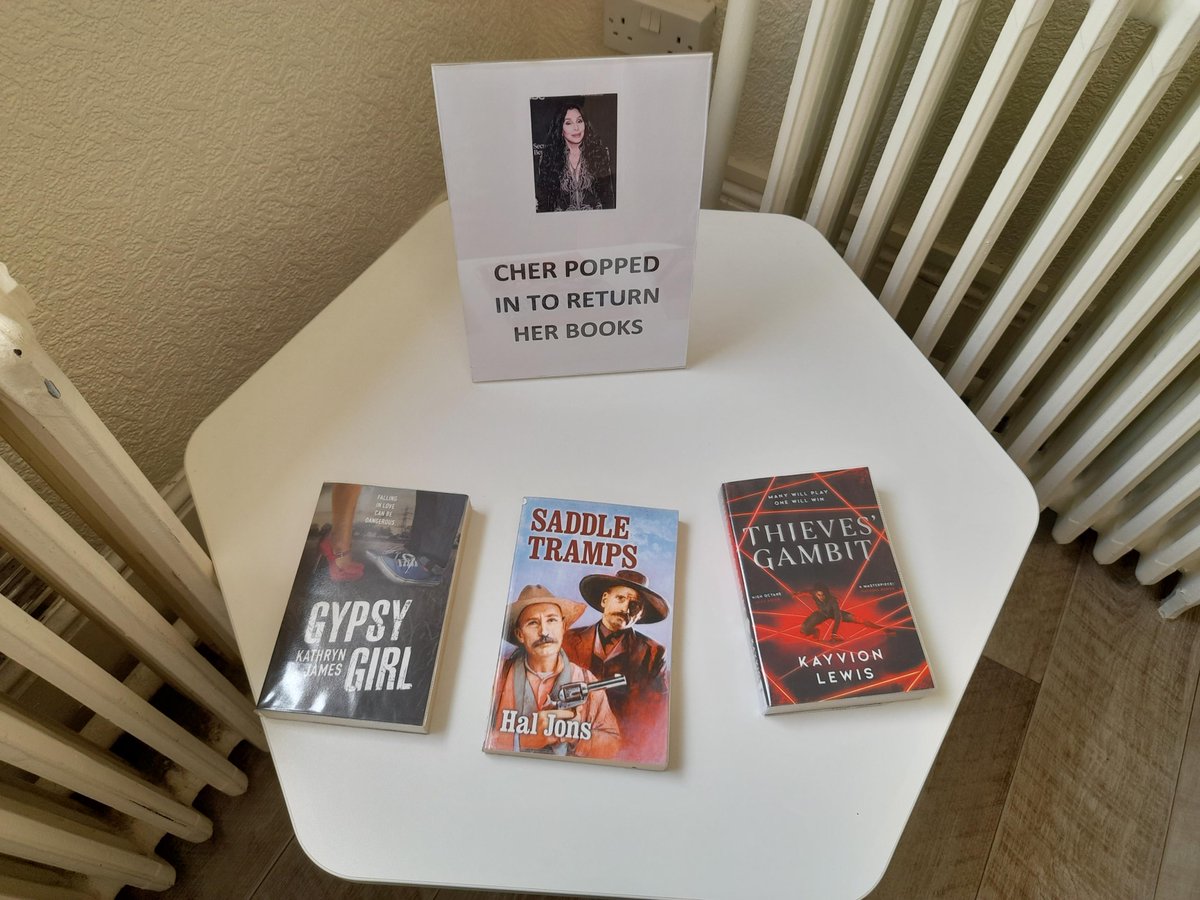 Carrie in Darvel Library has been having a bit of fun with her display this week. Drop us a like if you get the joke. 

open.spotify.com/track/6fsSZbNL…