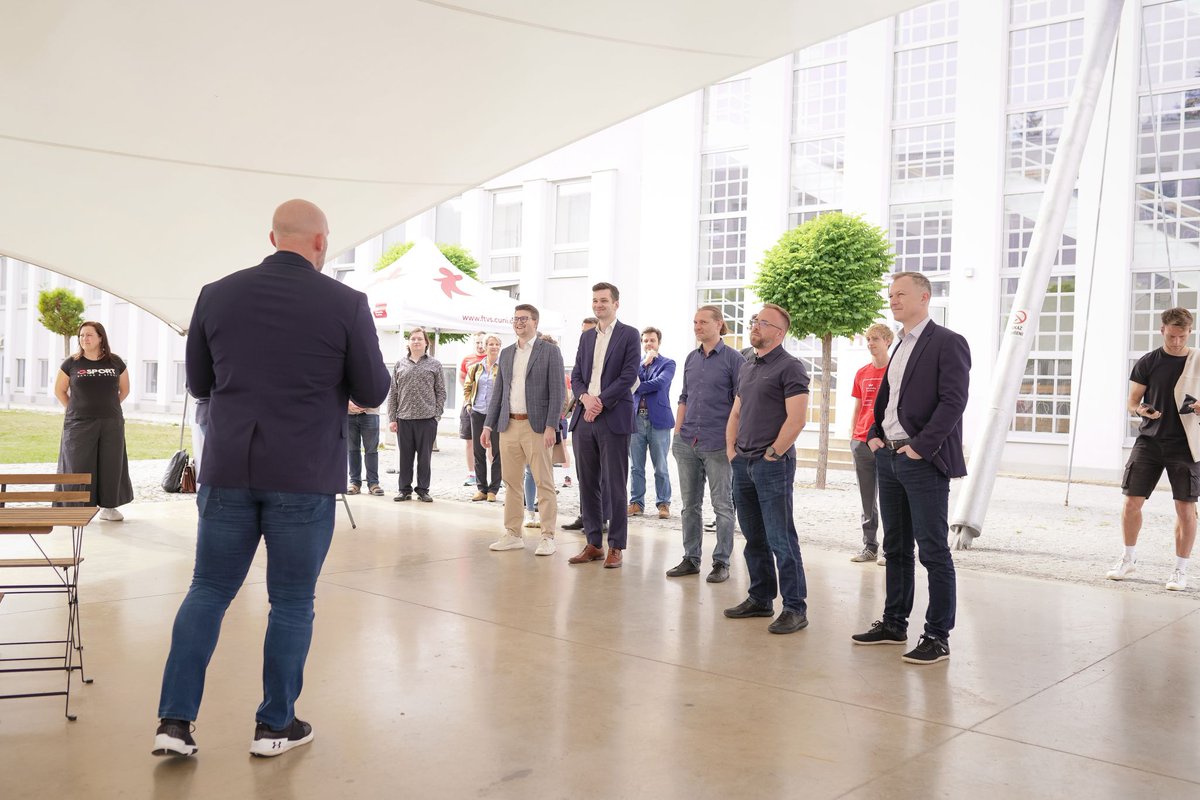 🎮 Nová éra esportu je tu! Díky FTVS UK a partnerům podporujícím esport má projekt GSPORT novou učebnu. Sport, technologie a vzdělání jdou ruku v ruce. Děkujeme všem, kdo jsou s námi u toho! 🏆🙌
#GSPORT #Esport