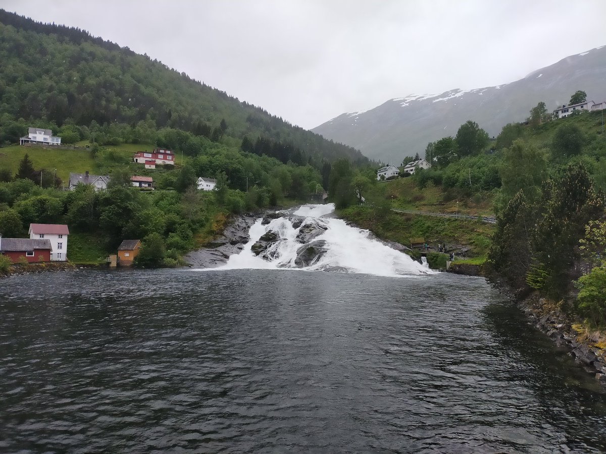 Afternoon view #Hellesylt
#Norway #Wellbeing