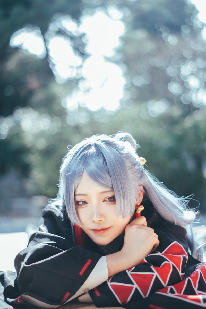 kirase_yu's tweet image. ⚠︎︎cos 🌈🕒 . 🎻🛵

目が合う

 #うにプロ #弦装画