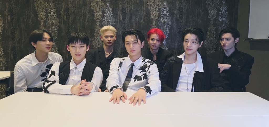 ͏ 

                                      🟡  🔴
                              ⚫️⚫️⚫️⚫️⚫️