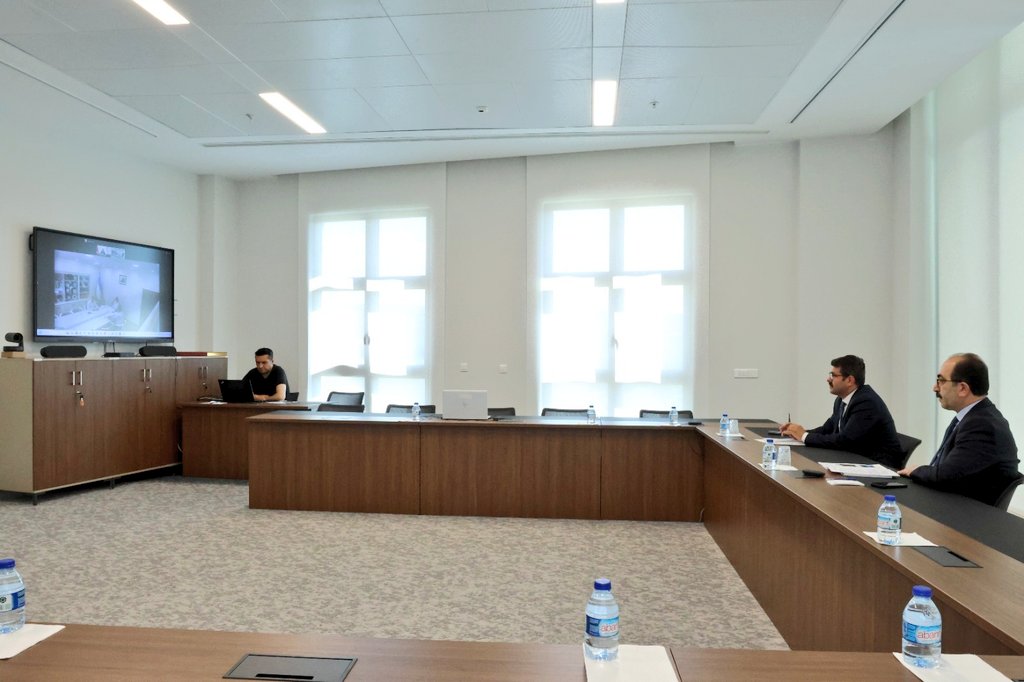 Türk Tarih Kurumu ve Özbekistan Bilimler Akademisi Tarihi Enstitüsü iş birliğiyle hazırlanmakta olan “Türk Dünyası Medreseleri” isimli kitabın hazırlık çalışmalarını değerlendirmek üzere Kurum Başkanları Prof. Dr. Yüksel Özgen ve Prof. Dr. Azamat Ziyo’nun katılımıyla çevrim içi