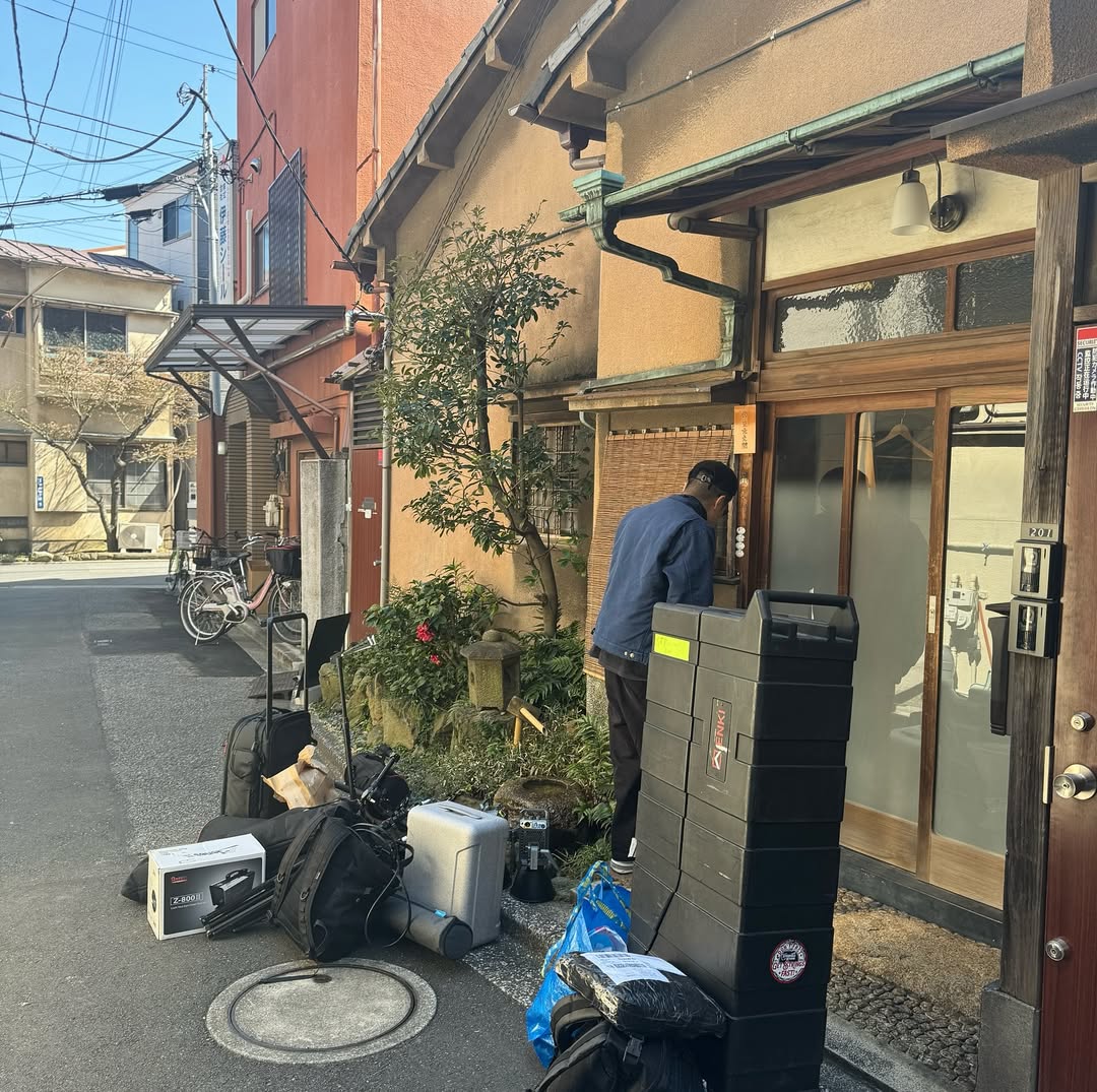 mametal3's tweet photo. Slaughter to PrevailのギターJack Simmonsのインスタより
Song 3のMV撮影風景かな

"昔々、東京で… 🇯🇵
BABYMETALのために1曲書かせてもらうという光栄な機会を得ました。
これまで関わった中で一番イカしたコラボでした🙏"
かな

#BABYMETAL #SlaughtertoPrevail #Song3
https://t.co/Mut596j502 https://t.co/4INmTSF5tx
