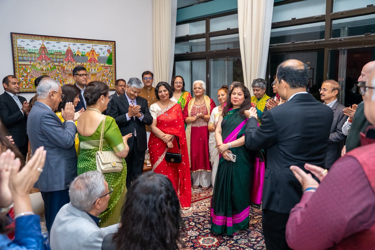 CGIHongKong's tweet photo. Glimpses of the community reception hosted by Consul General @SatwantKhanalia in honour of Ambassador of India to the People’s Republic of China H.E. Mr. Pradeep Kumar Rawat &amp; Mrs. Shruti Rawat https://t.co/oysx6IYCjl