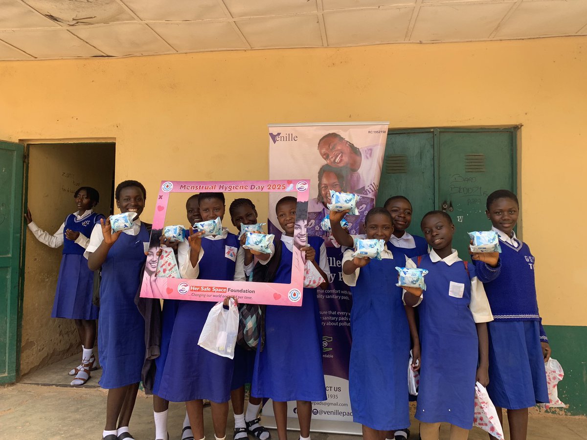 venillepads's tweet photo. Venille is committed to creating a #PeriodFriendlyWorld! Partnering with Her Safe Space Foundation to provide talks and sanitary pads to girls in need 💪 #MenstrualHygieneDay #GirlsEmpowerment https://t.co/gQz1Qsp8tr