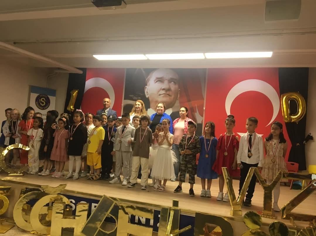 glsakarya's tweet photo. 1D Yıldızlarıyla harika bir Okuma Bayramı geçirdik!✨ Gurur, sevgi ve mutluluk doluydu!📚💖🌟

@tcmeb
@Edirne_MEM 
@ferhatyilmaz23
@sukrupasa1963 https://t.co/Zq9IFAME3S