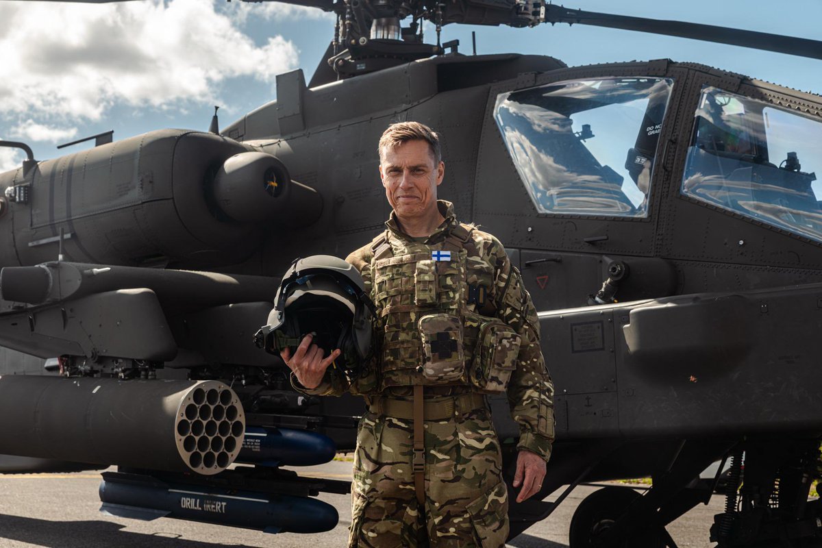Finnish President Alexander Stubb observed a joint 🇬🇧🇫🇮 strike mission from the air, aboard an Apache during the Northern Star 25 exercises.