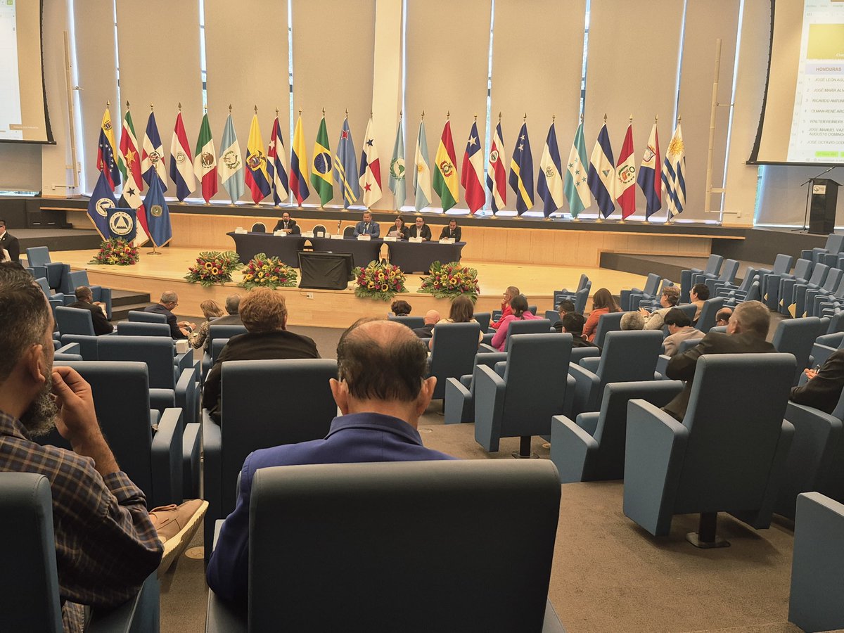 Inicio de Sesión Ordinaria <a href="/PARLACEN/">PARLACEN</a> presidida por HD Carlos Hernández, en Sede del PARLATINO en Panamá; que incluye en agenda: Iniciativas y Dictámenes, Juramentación de Directora del INCAP; así como del Secretario Ejecutivo del COSEFIN; Informes de Ejecución, entre otros