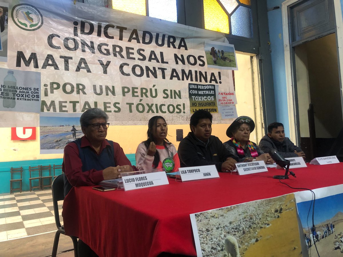 “Han muerto 5 niños en Andoas”: Comunidades exigen atención ante contaminación por metales tóxicos
Dirigentes de Loreto y Moquegua denuncian muertes, afectación a cultivos y falta de respuesta estatal por exposición a metales pesados. Esto se dijo hoy en conferencia nacional 🧵