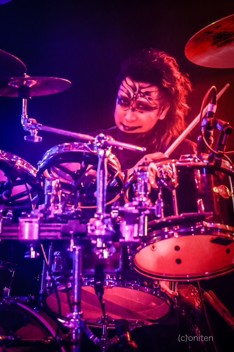 nowing_oniten's tweet photo. 【LIVE写真】
コドモドラゴン 2025.5.18
BugLugとのツーマンやったけど、どちらのファンとか関係なく、ぐわぁしぃいいい‼️っとフロア全体を巻き込んだイカついLIVEやったねぇ🤩 対バンのコドモドラゴンも絶対見るべきやわ！ あとコドラのでけぇ声も最強！！ 明後日もファイトやぁ✊🏻 https://t.co/t182vkZig0