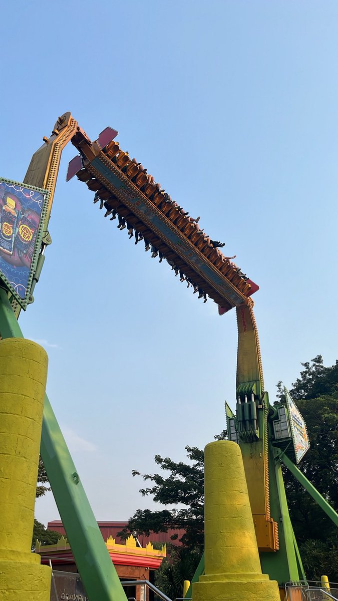 wahana stres tapi yg naik lebih stress (gua)