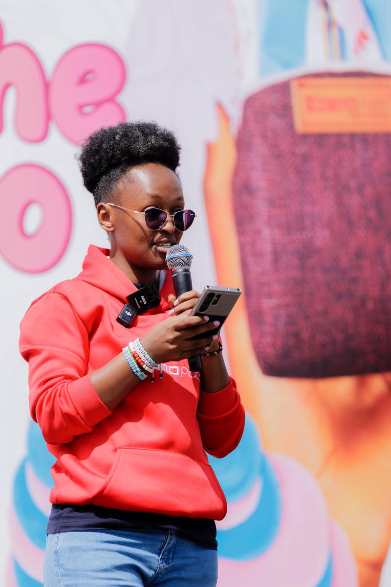 Umuyobozi wa <a href="/KosmotiveRwanda/">Kosmotive</a> yagize ati: “Twahuriye hano kugira ngo tuzirikane akamaro k’isuku mu gihe cy’imihango, kuko ari ingenzi mu guteza imbere ubuzima bw’umuntu ku giti cye no mu kubaka u Rwanda rwita ku buzima rusange.
Nubwo ari ikibazo kireba miliyoni z’abantu ku isi,