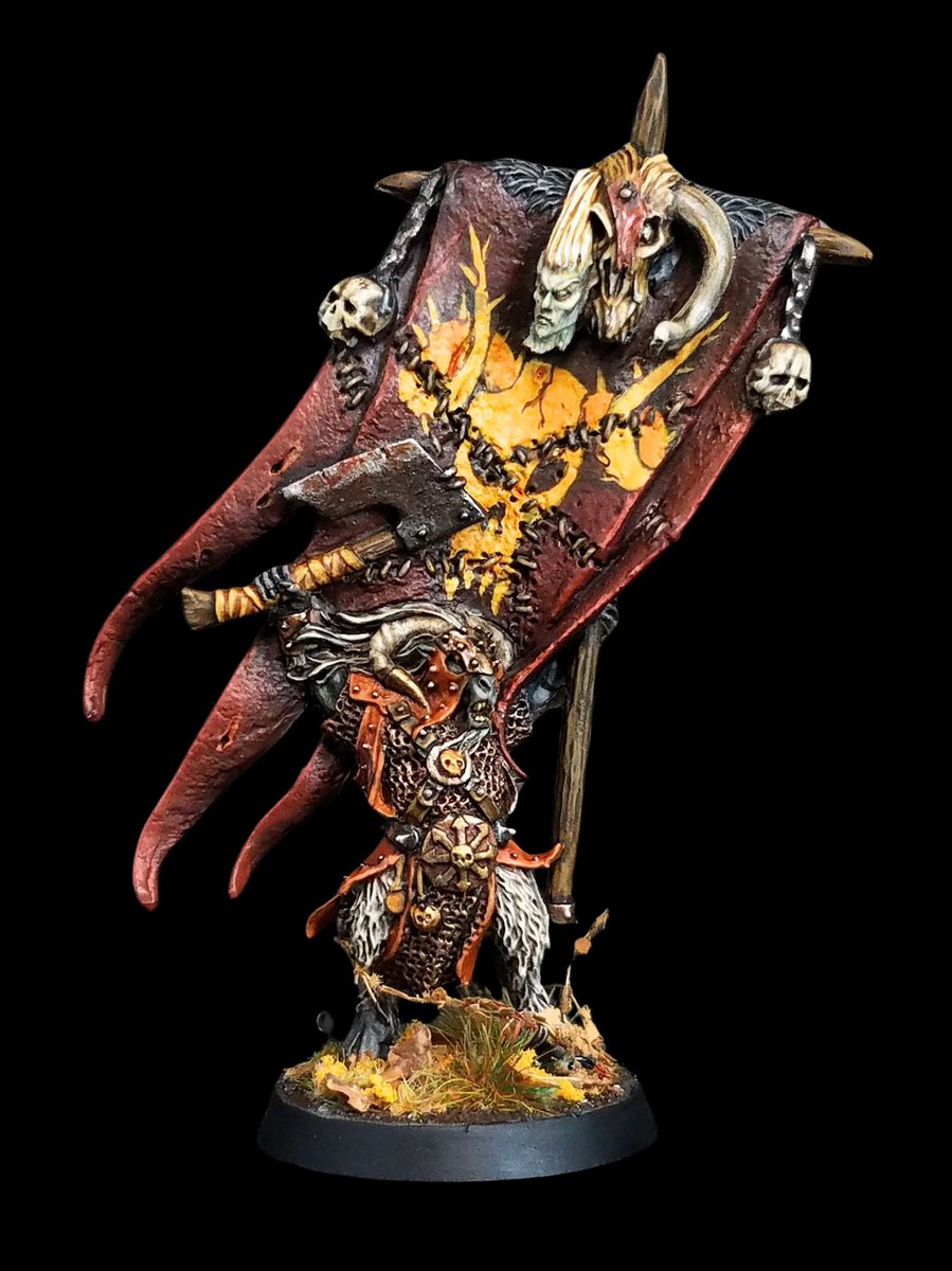 The Beasts of Chaos are being re-released this weekend so I figured I'd repost some shots of my beloved Hellbriars this week. I painted this old metal standard bearer 7 years ago and it's still one of my favorite minis.

#warhammer #paintingwarhammer #BeastsofChaos #wargaming