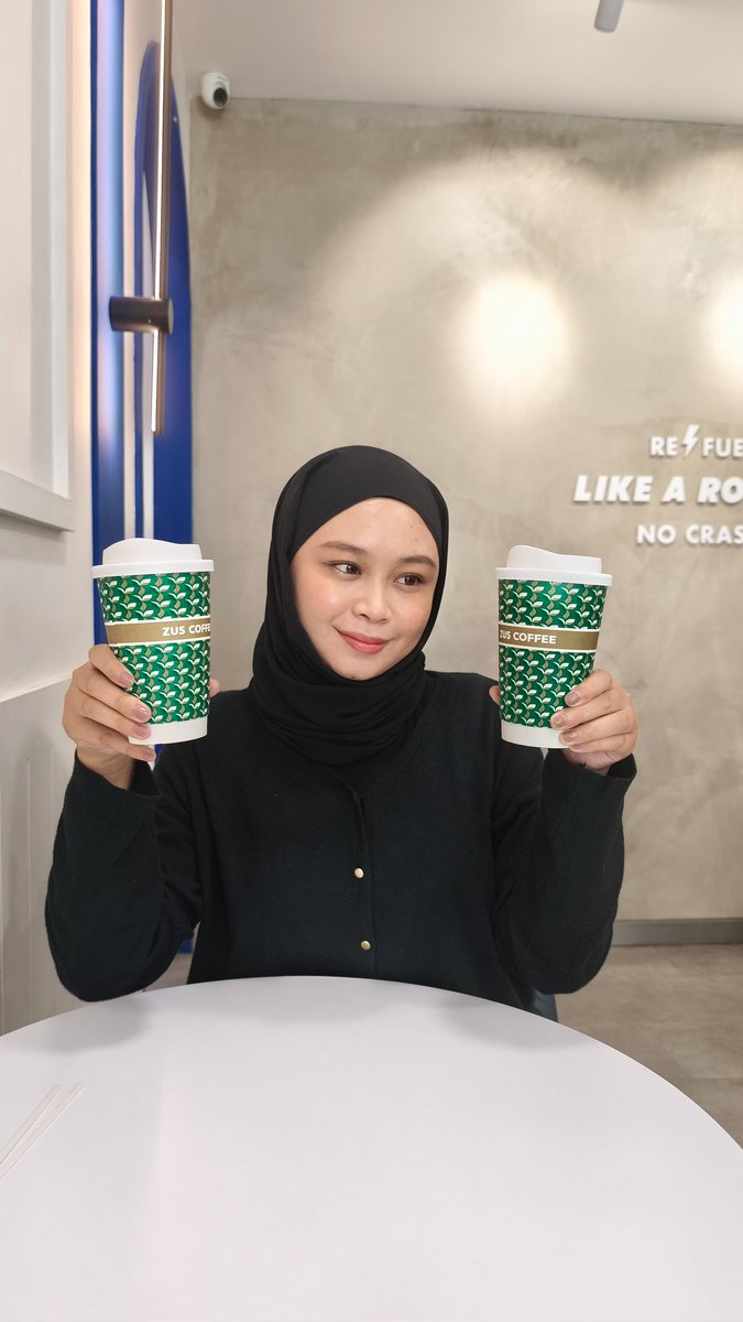 vyacidge's tweet photo. Lepas jam 3pm, no-energy. Kopi? Not today. Today I needed something refreshing. So this Iced White Peach Oolong Milk Tea from @ZUSCoffee memang ngam. Sedaaap, fresh & tidak terlalu manis. Kalau kamu belum try, pergi la try ๐ #ZUSTea #StartwithCoffeeStayforTea #ReviewSabahan https://t.co/i5WYnMg18W