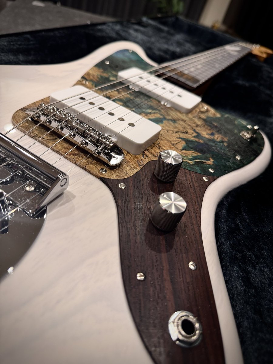 monokun0302's tweet photo. My new gear...
Navigator Jazzmaster model : yowa

#mynewgear #navigator #guitar https://t.co/SwnlJjzFJ4