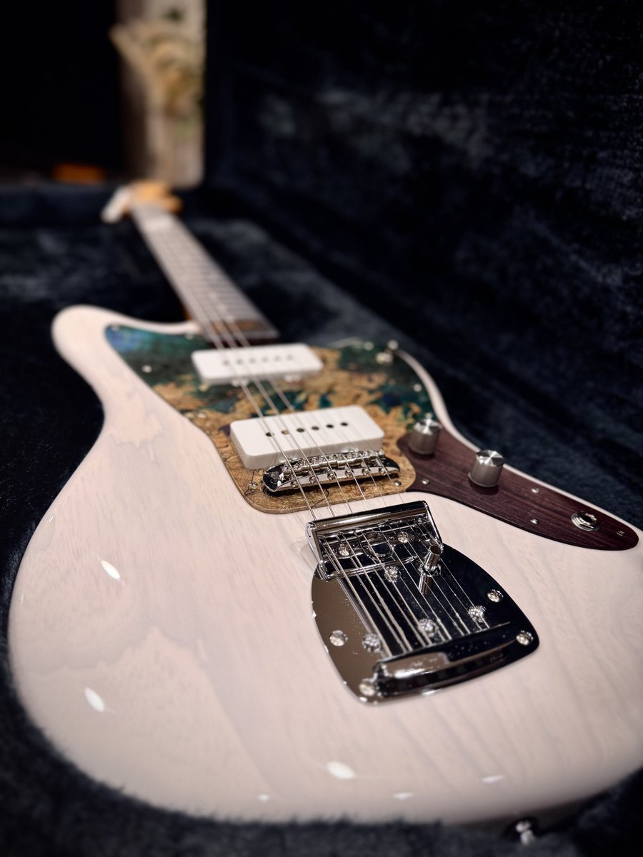 monokun0302's tweet photo. My new gear...
Navigator Jazzmaster model : yowa

#mynewgear #navigator #guitar https://t.co/SwnlJjzFJ4
