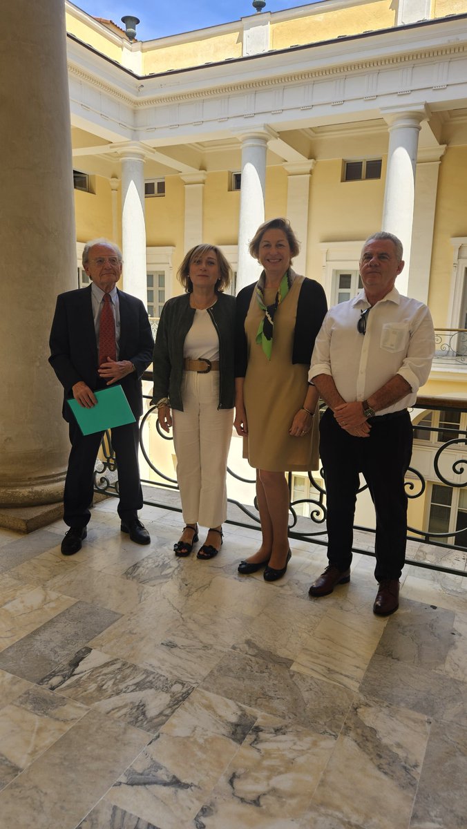 A l'occasion de son déplacement, <a href="/n_delattre/">Nathalie Delattre</a>, présidente du <a href="/PartiRadical/">Parti Radical</a>, a rencontré Jean-François Profizi, <a href="/HeleneSalge/">Helene Salge</a> et Lucien Barbolosi de la fédération de Corse présidée par <a href="/EmileZuccarelli/">Zuccarelli Émile</a>, occasion d'échanger sur l'avenir institutionnel de la Corse.