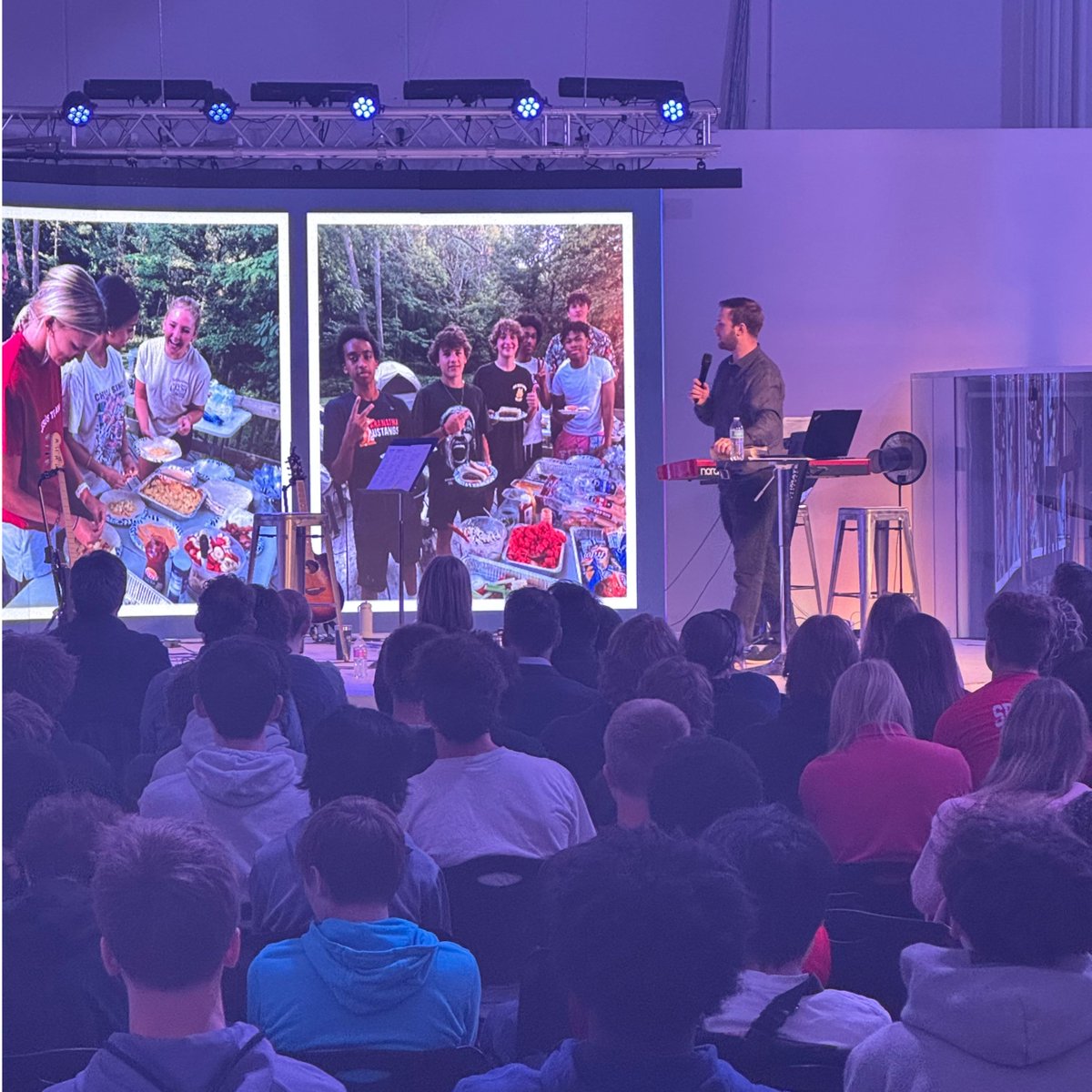 MCAmustangs's tweet image. Senior Chapel was a beautiful time of celebration as we gathered to bless and send off our seniors before graduation. Surrounded by family, friends, and our school community, we shared in this special milestone together. 🎓✨

#mcamustangs #mcacommunity #classof2025
