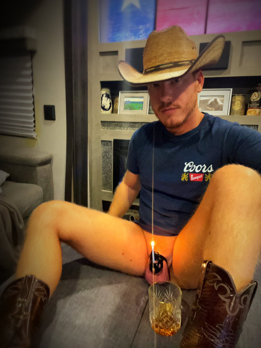lonestar_boy's tweet photo. I think y’all should tell this good boy Happy Birthday 🥳 🔒 🤠 https://t.co/Jiw0Plz9py