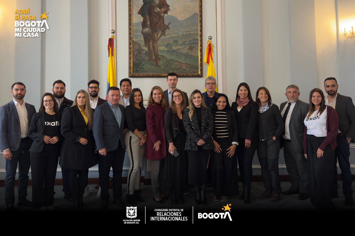 BogotaInter_nal's tweet photo. 🚀 #BogotáCapitalDigital es innovación que se siente.
Delegaciones de +10 países conocen nuestra apuesta por ciudades inteligentes 🌎✨
Un trabajo en equipo de @ConsejeriaTIC, @SeguridadBOG, @IDTBogota y @JBotanicoBogota para compartir lo mejor de nuestra ciudad en #ExpoI. https://t.co/L2QiCwdg7z