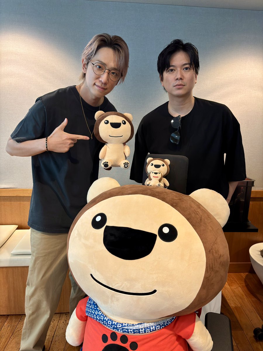 MassOmoshiro's tweet photo. 今夜の #ますまるらじお は、収録時は休養していた増田さんに代わって #小山慶一郎 さんと #加藤シゲアキ さんがきてくれました🤝🏻💛

たくさんメールが届いたフェスに関するお話も！

🕐今夜25時から放送スタート

🎧https://t.co/P6CVyLj62b

#増田貴久
#MBSラジオ
@kkeiichiro_____
@Shige_no_hitori https://t.co/zDr0YBVmow