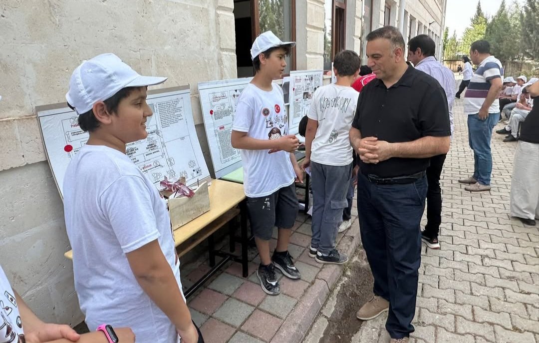 siirtnfk's tweet photo. TÜBİTAK 4006 Programı kapsamında okulumuzda  Bilim Fuarı gerçekleştirdik.

Emeği geçen herkese teşekkür ederiz.

@tcmeb @mem_siirt @siirtnfk @siirtmemarge https://t.co/9lDDHD5huu