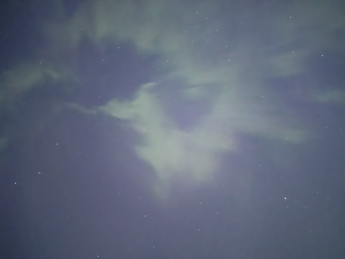 Another impressive light show last night just before midnight in #Bonnyville. #northernlights #Auroraborealis #aurora #spaceweather <a href="/BonnyvilleAB/">Town of Bonnyville</a> #NorthofExpected