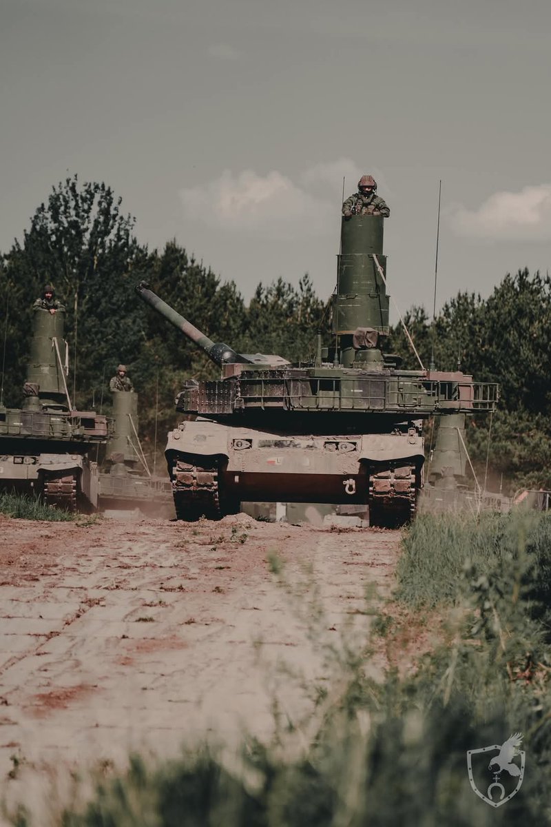SolarMare's tweet photo. 🇵🇱Czołgi K2GF należące do 20. Bartoszyckiej Brygady Zmechanizowanej podczas ćwiczeń pokonywania przeszkody wodnej metodą brodzenia po dnie. https://t.co/GgJMFtsHam