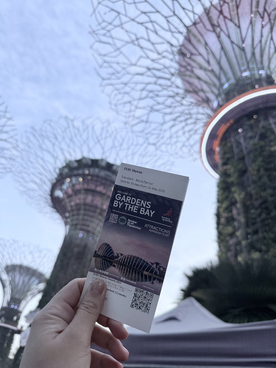 RuruBetonio's tweet photo. Wandered into a world of colors, scents, and serenity. If you think fairy tales aren’t real, you haven’t been to Gardens by the Bay. #WhenInSG #SGDiaries 🇸🇬 https://t.co/R7IQWJQgHk