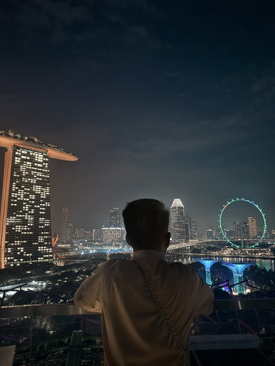 RuruBetonio's tweet photo. Wandered into a world of colors, scents, and serenity. If you think fairy tales aren’t real, you haven’t been to Gardens by the Bay. #WhenInSG #SGDiaries 🇸🇬 https://t.co/R7IQWJQgHk