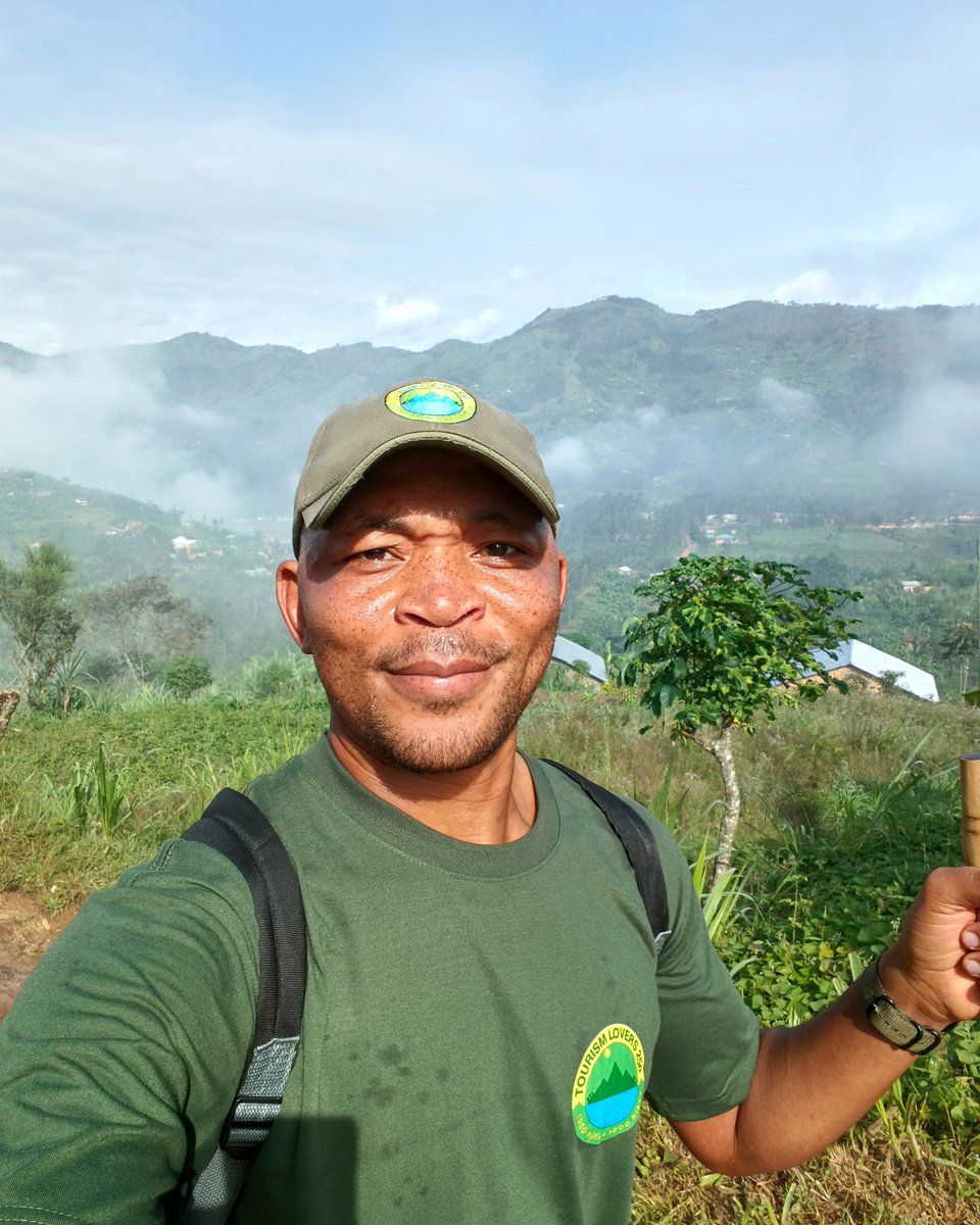letsgothereafrk's tweet photo. Are you a #hiking enthusiast ?
If yes!, then #Rwanda aka the land of a thousand hills is packed with great hiking trails from local hills to the majestic volcanoes.
🇷🇼☀️💚🥾🥵🤩✌🏼
Let's plan your next #hike now!
📨 letsgothereafrica@gmail.com 
🌐 https://t.co/bT8TeDogLa https://t.co/kbjaQwuZv4