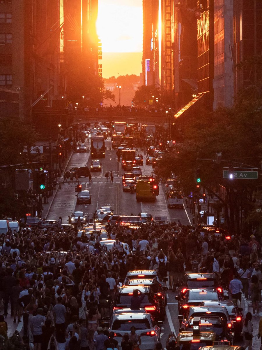 Manhattanhenge tonight. Face west.
Bring an offering.