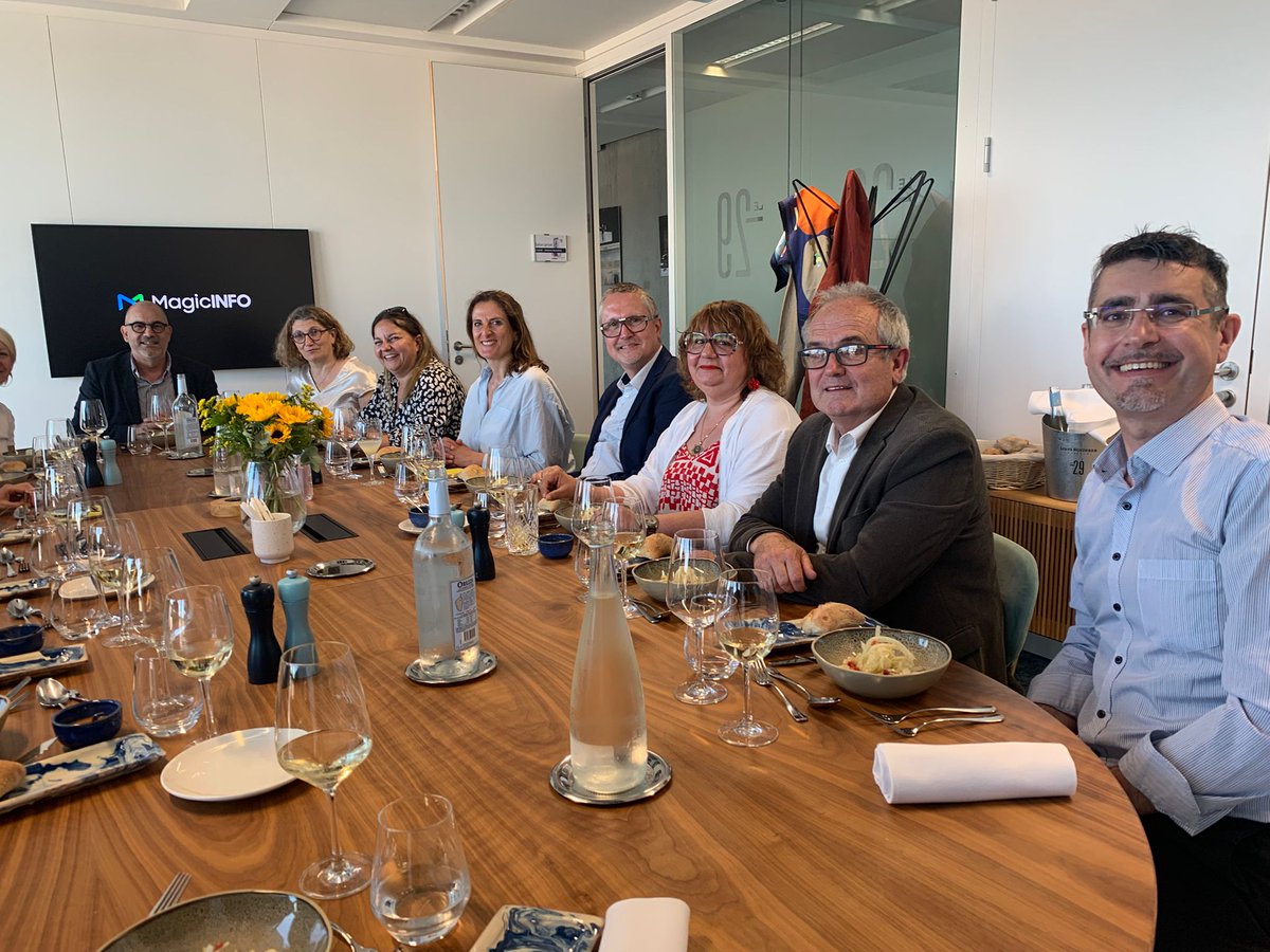 🎉 Retour sur notre dîner « Boss-Prof » avec l'UPE 13 !

💡 Un moment privilégié entre les acteurs de l’enseignement supérieur et le monde de l’entreprise pour échanger sur les opportunités de collaboration. Un engagement fort en faveur de l'apprentissage.