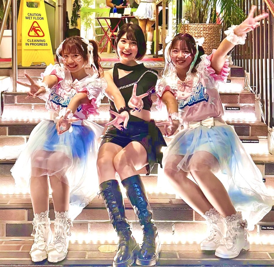momo_nijino's tweet photo. 💗🎀Idols🎀💗
大好きなアイドルの皆さんと久しぶりにお会いできて、元気いっぱいもらいました😊🫶🏻
チェキも宝物です💎✨️
本当にありがとうございました🥹
また会えたのが本当に嬉しい…😭💞
これからもずっとみなさんを応援しています📣💖
#sydney
#idol https://t.co/Myz9oN0IsY